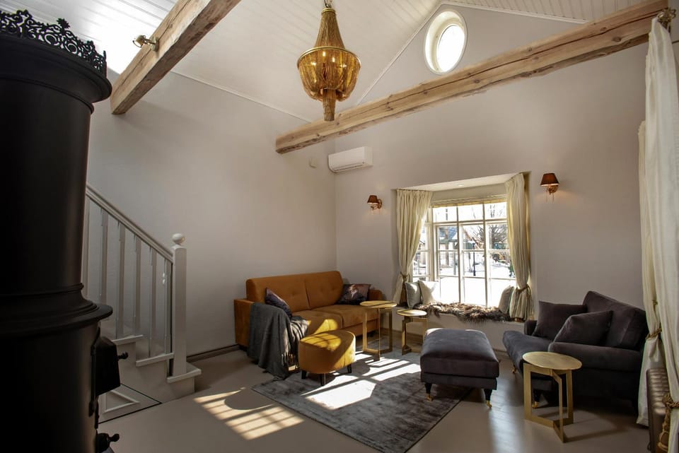 Living room, Seating area