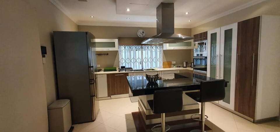 Kitchen or kitchenette, Breakfast, kitchen