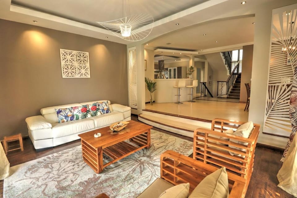 Living room, Lounge or bar