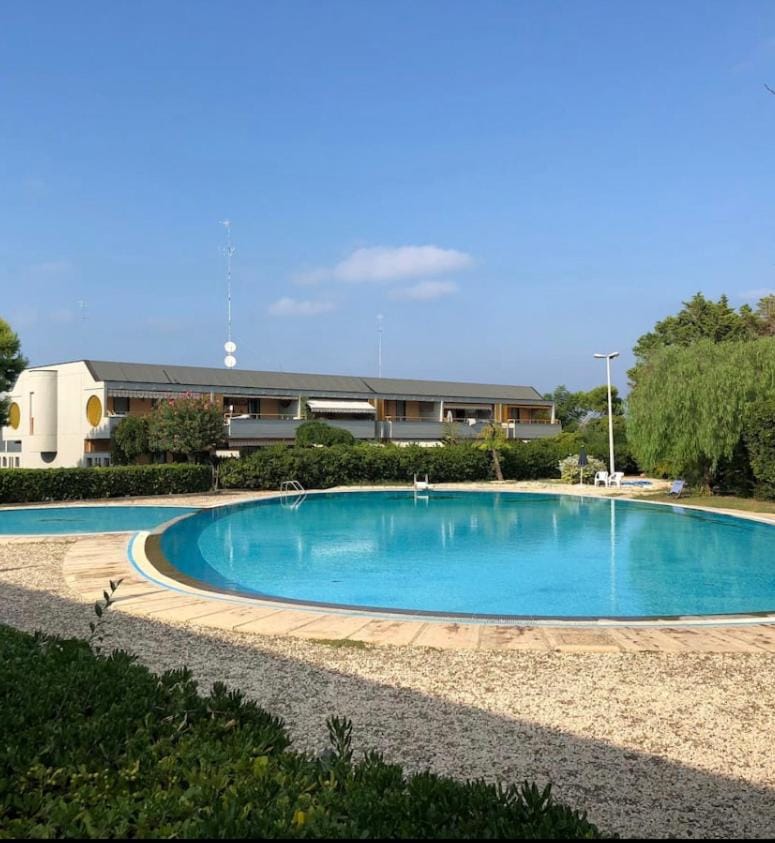 Swimming pool, Swimming pool