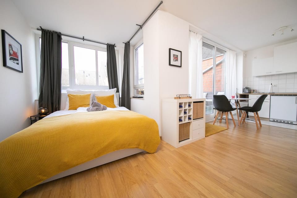 Bed, Photo of the whole room, Seating area, Bedroom