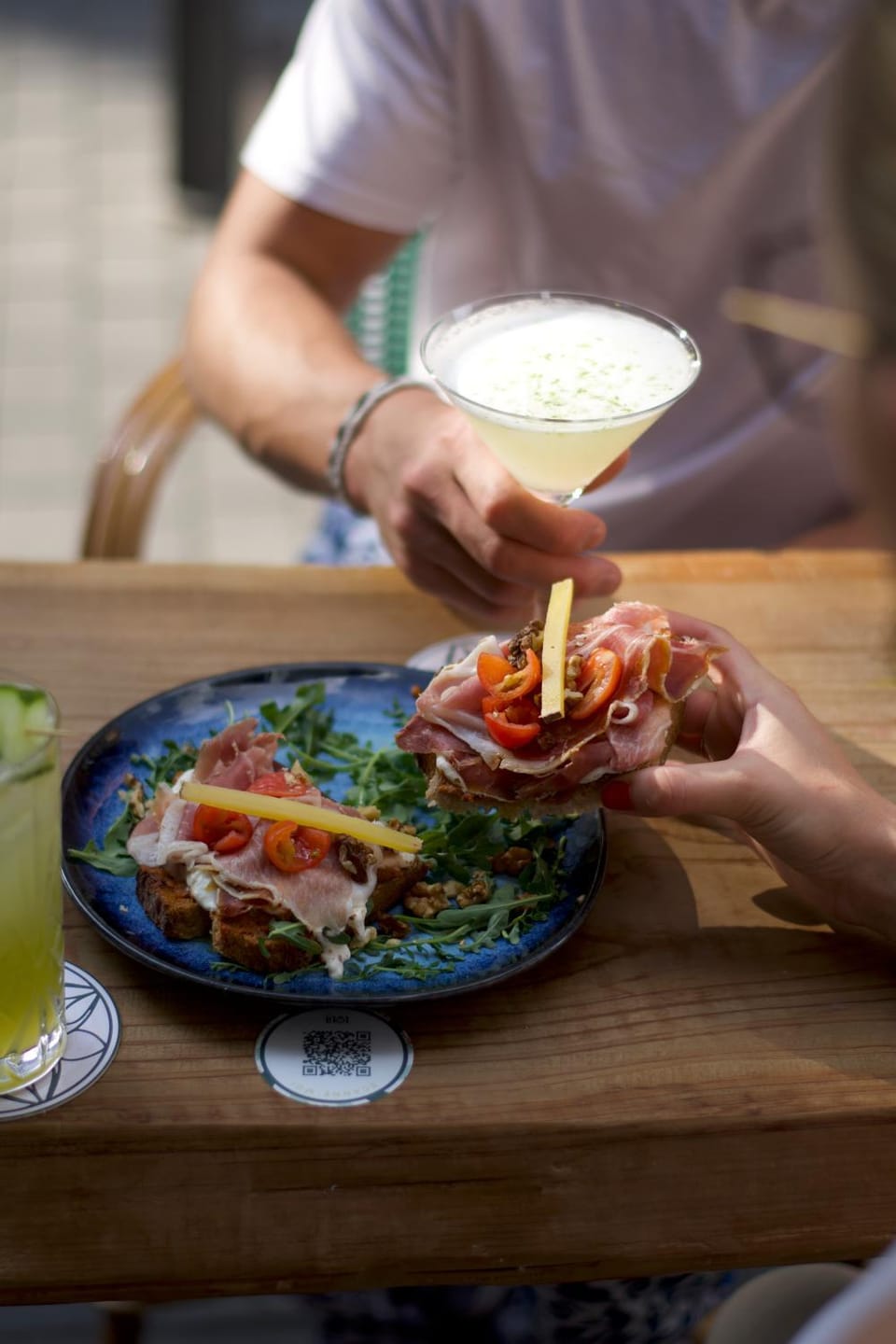 Restaurant/places to eat, Lounge or bar, Food and drinks, Drinks, Alcoholic drinks