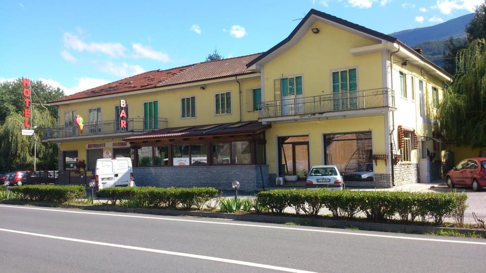 Facade/entrance
