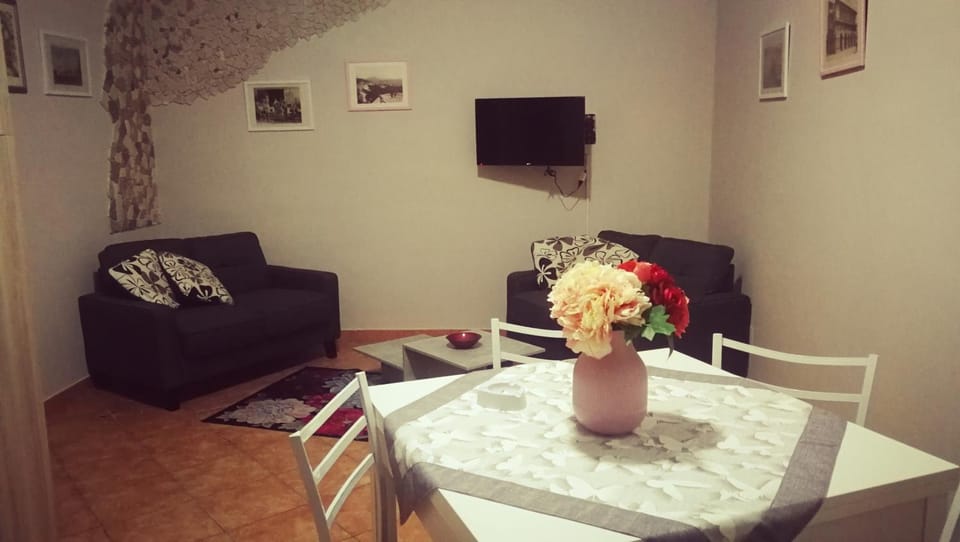 TV and multimedia, Living room, Dining area