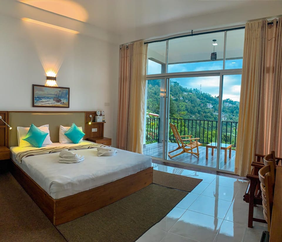 Bed, Bedroom, City view, Mountain view