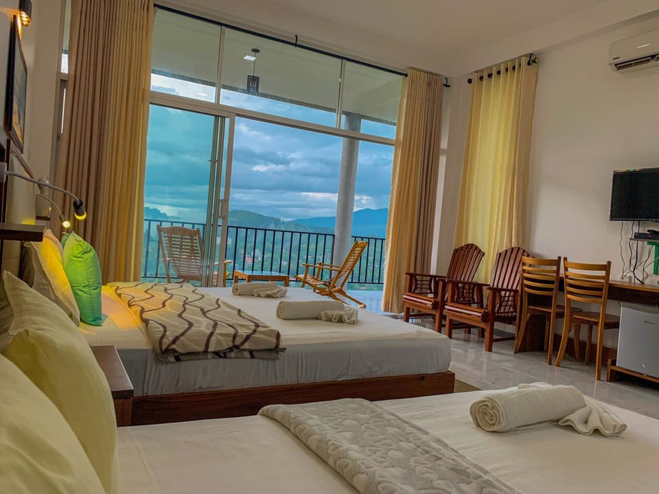Bed, Natural landscape, View (from property/room), Balcony/Terrace, Photo of the whole room, Bedroom, City view, Mountain view, air conditioner