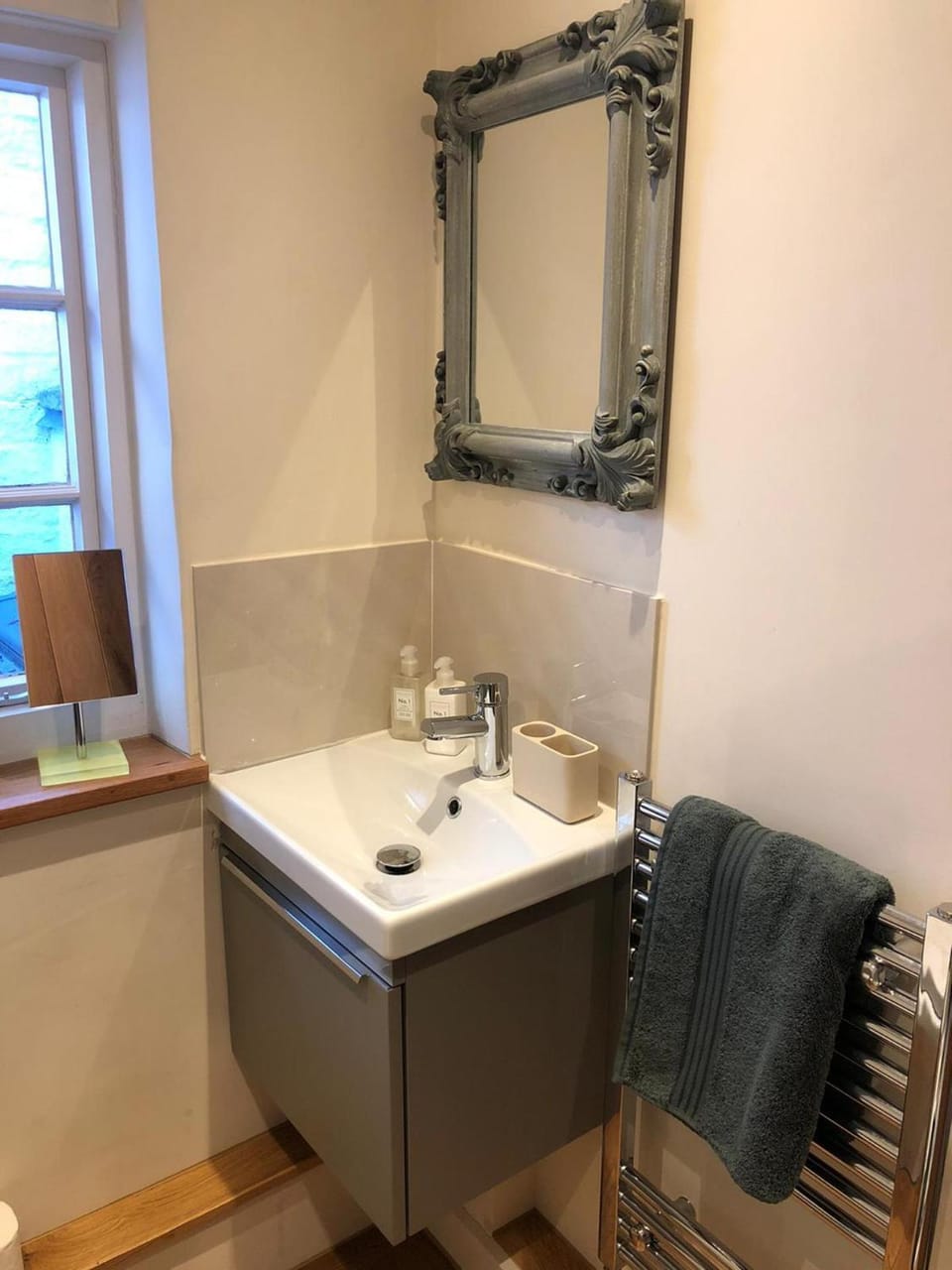 2Bed-sleeps 4-parking-superfast wifi House in England