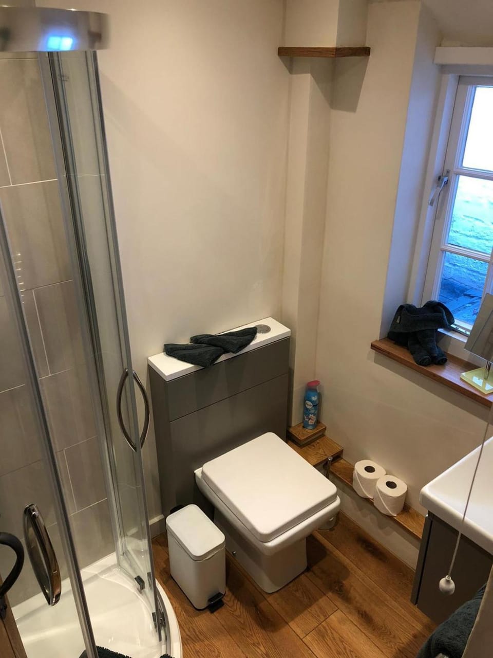 2Bed-sleeps 4-parking-superfast wifi House in England