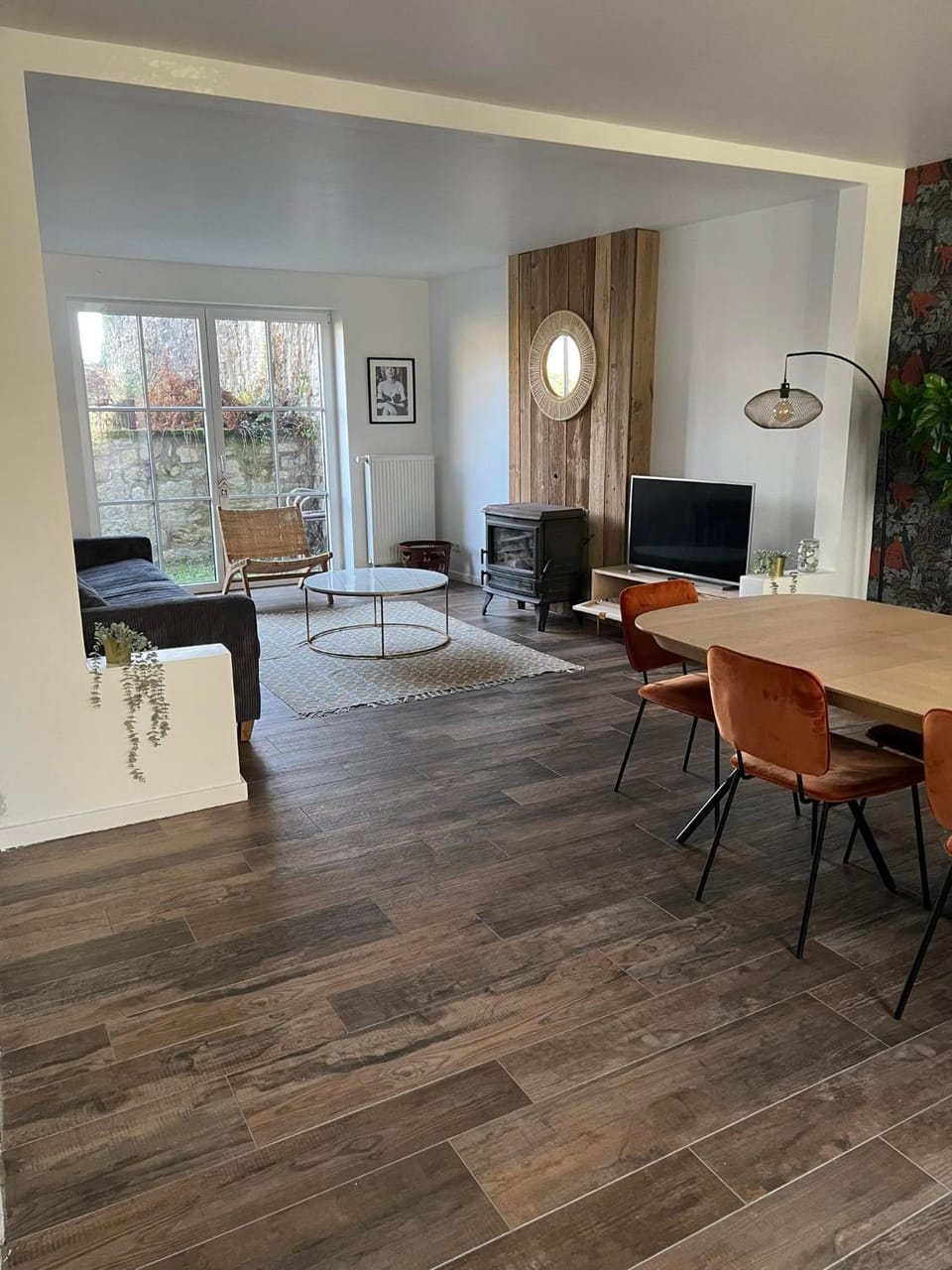 Living room, Seating area, Dining area