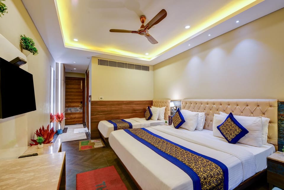 Bed, TV and multimedia, Photo of the whole room, Seating area, Bedroom, air conditioner