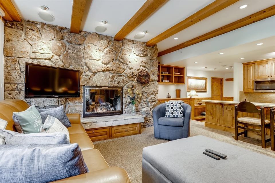 Village Center 4J Apartment in Vail
