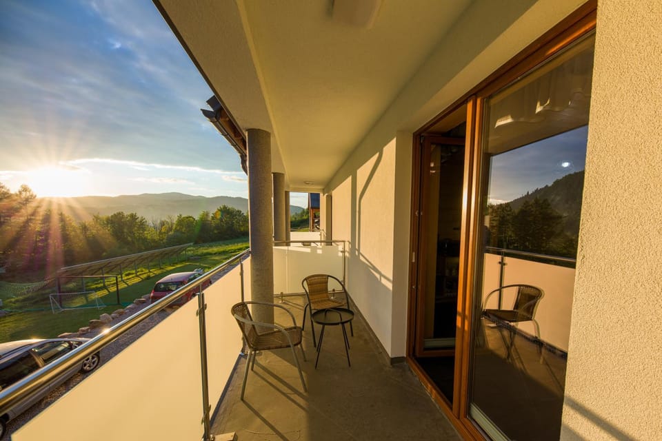 Balcony/Terrace, Mountain view