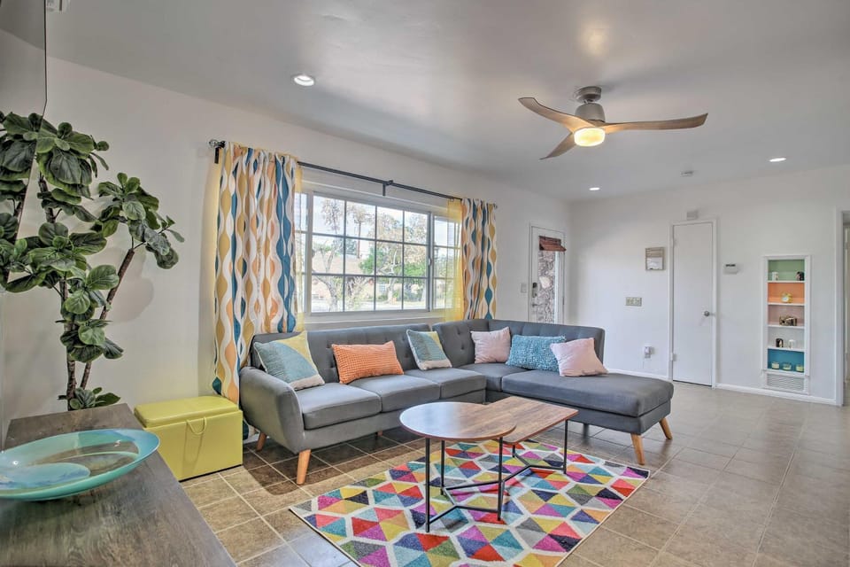 Chic Palm Springs Home w/ Patio, Grill & Yard House in Palm Springs