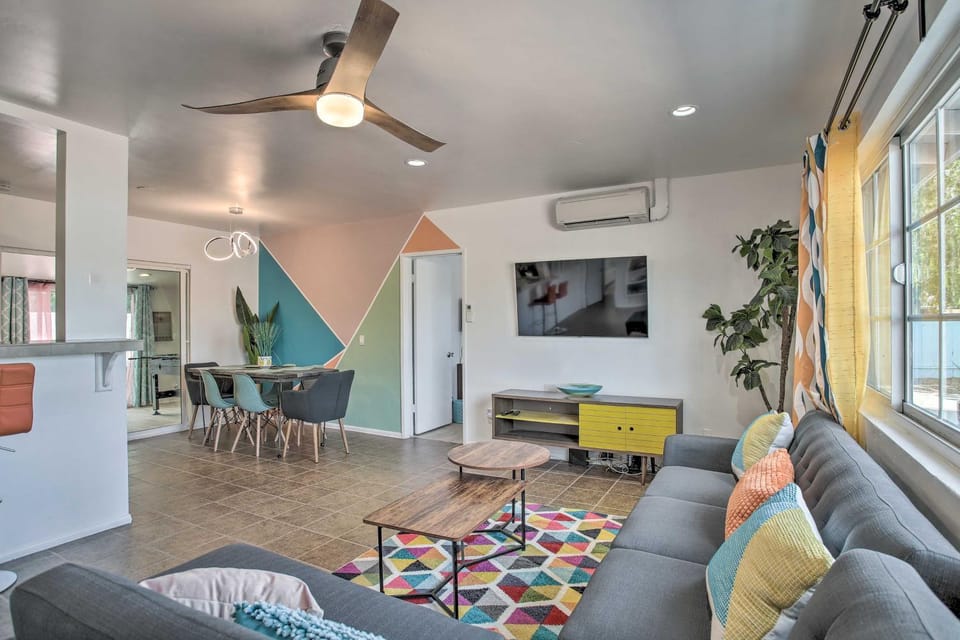 Chic Palm Springs Home w/ Patio, Grill & Yard House in Palm Springs