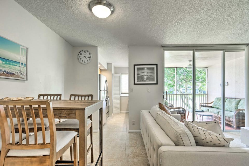 Jupiter Bay Condo w/ Pool < Half Mile to Beach! House in Jupiter