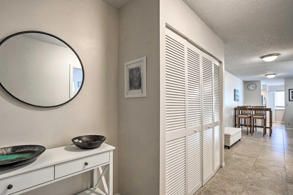 Jupiter Bay Condo w/ Pool < Half Mile to Beach! House in Jupiter