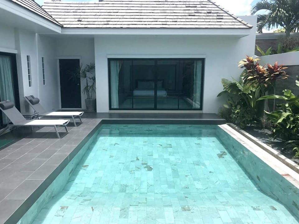 Swimming pool, Swimming pool