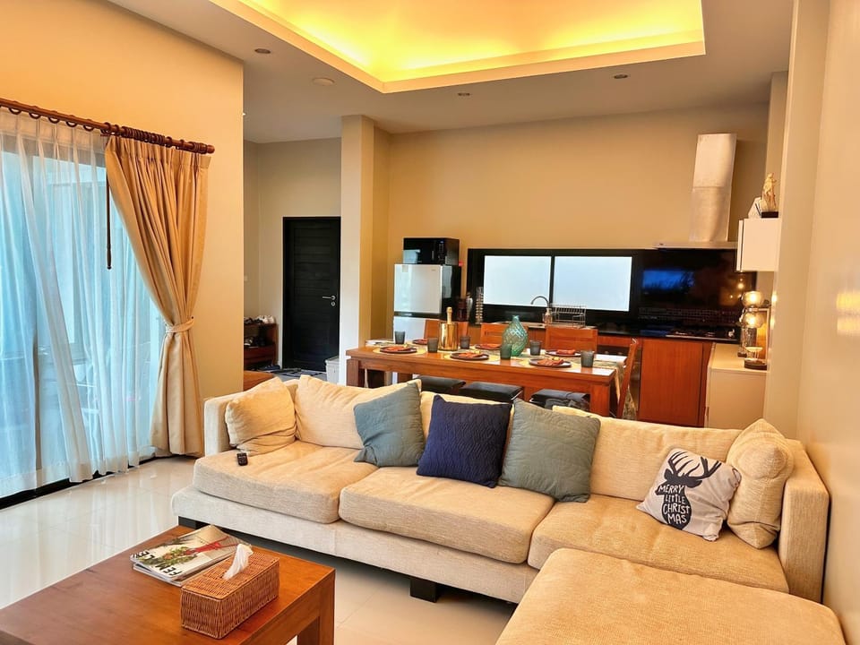 Living room, Dining area, kitchen