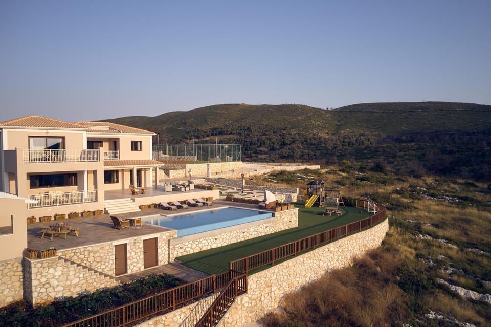 Property building, Bird's eye view, Swimming pool