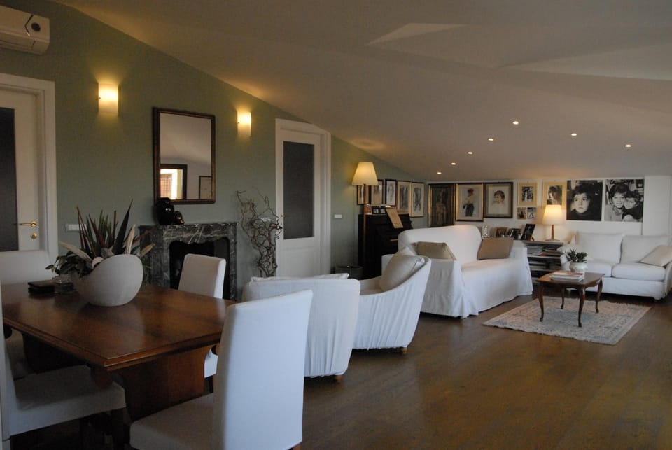 Living room, Lounge or bar