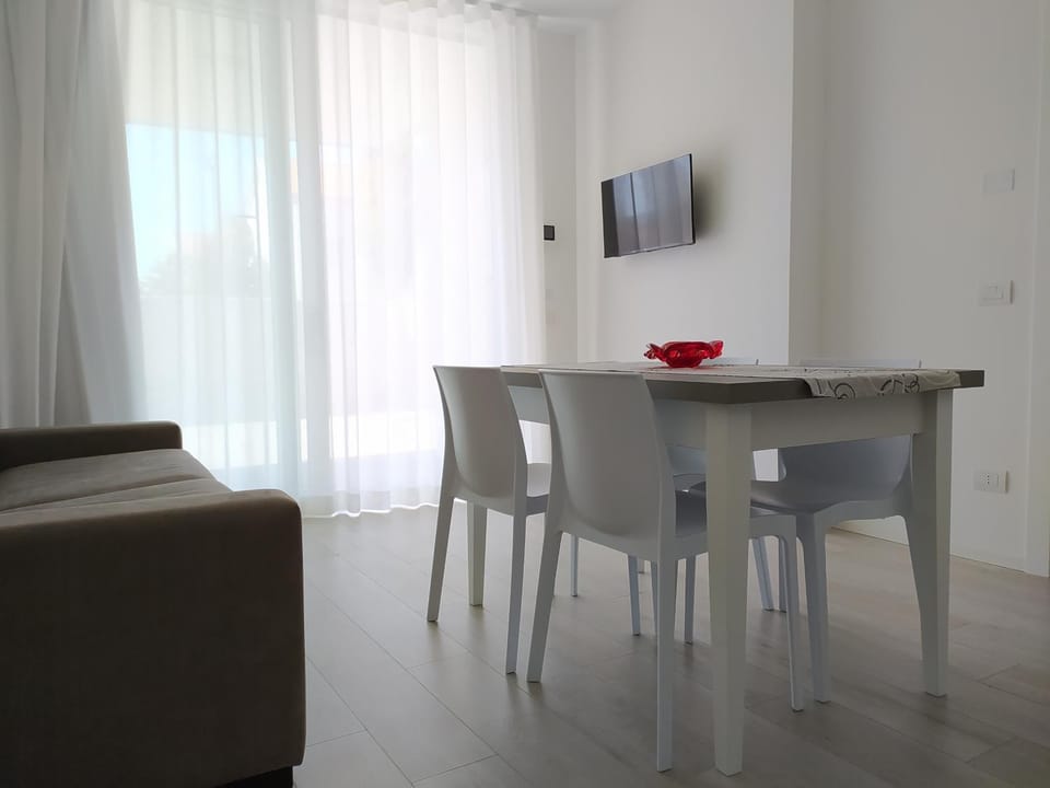 Jesolo Appartamenti F2 - Coral Red Apartment in Lido di Jesolo