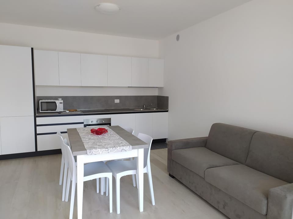 Jesolo Appartamenti F2 - Coral Red Apartment in Lido di Jesolo