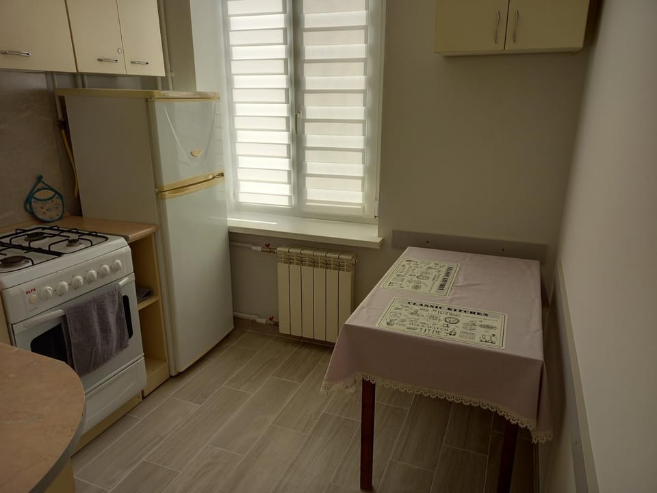 Kitchen or kitchenette, Dining area, Communal kitchen