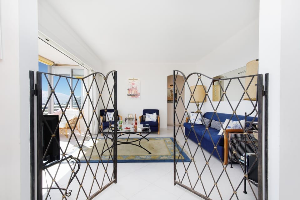 Living room, bunk bed