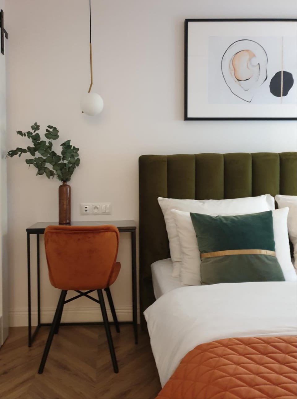 Bed, Photo of the whole room, Bedroom