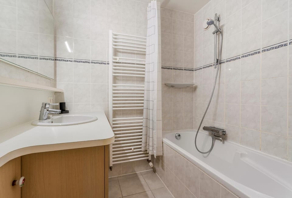 Beautiful spacious apartment 100m from the beach with 2 terraces & private garage box Apartment in Ostend