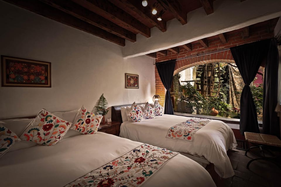 Bed, Photo of the whole room, Decorative detail, Bedroom, Inner courtyard view