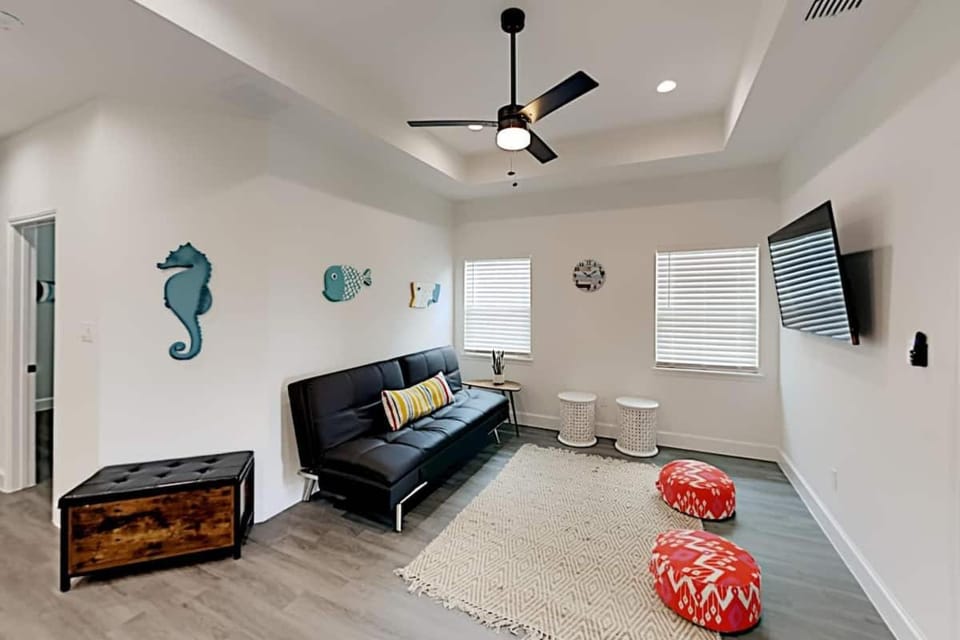 Luxurious Family-friendly Oasis with Laguna Views House in Flour Bluff