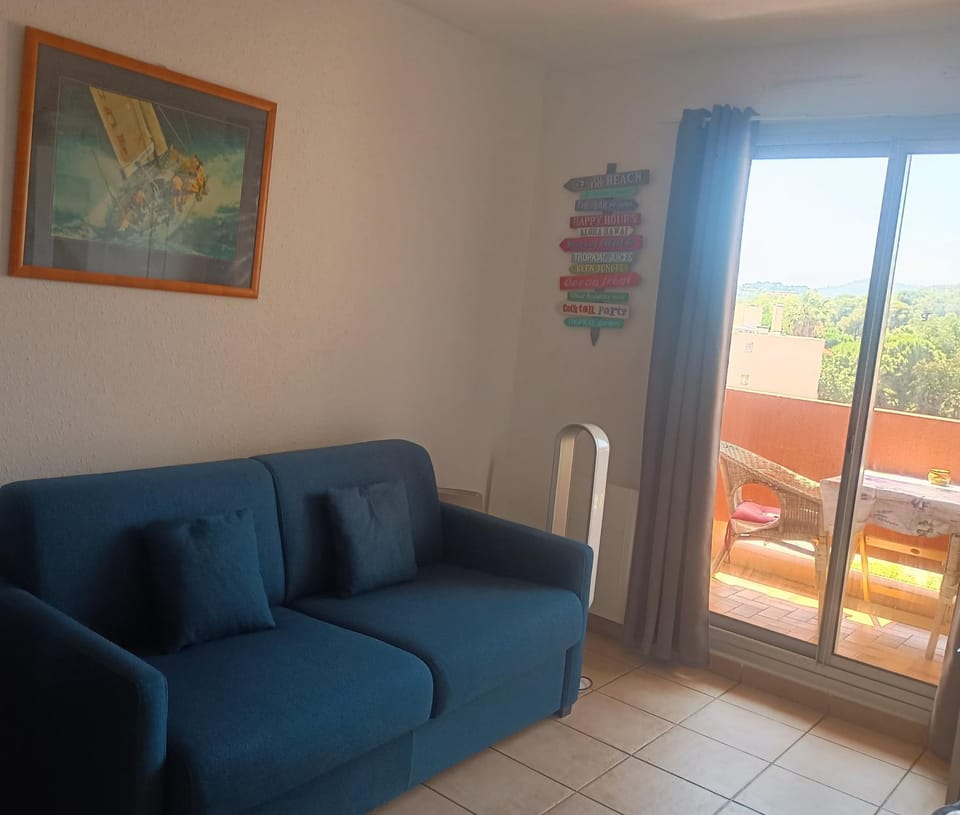 Peaceful Seaview Apartment with Beach & Pool Access, Air Conditioning Apartment in Bormes-les-Mimosas
