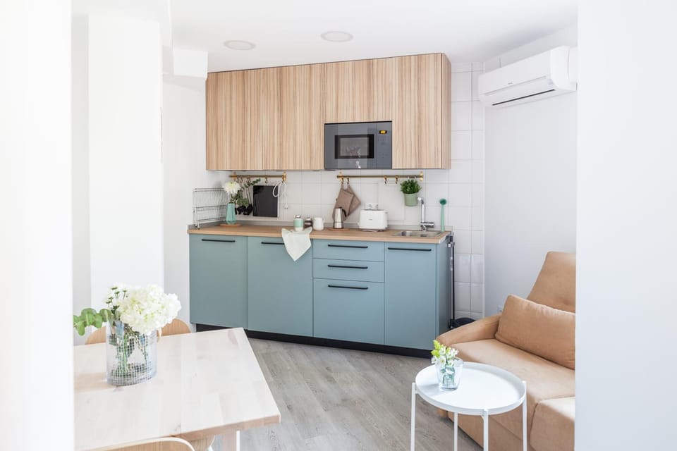 Kitchen or kitchenette