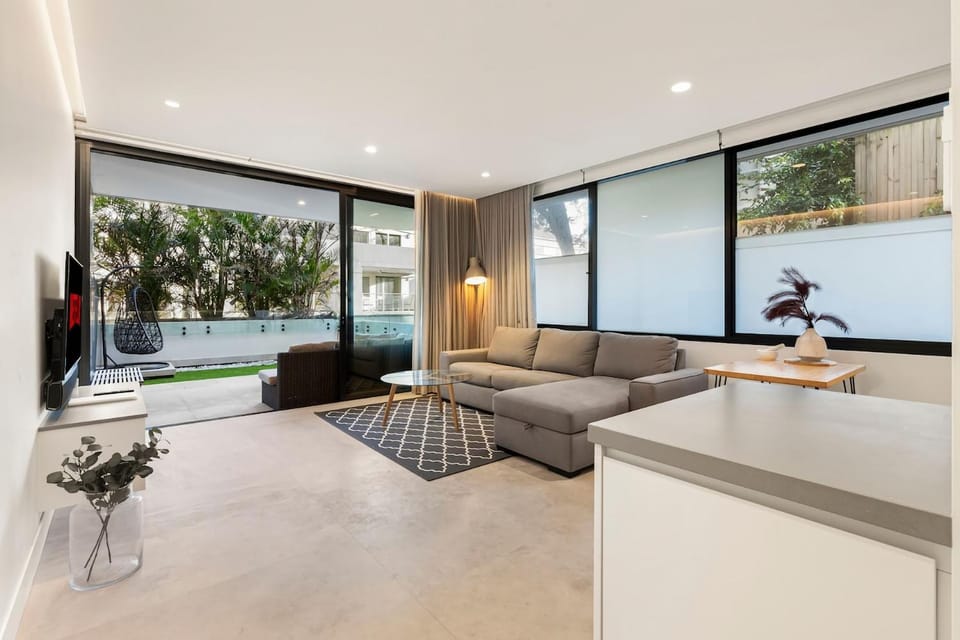 Modern 1BR Abode w Courtyard Steps to the Beach Apartment in Sydney