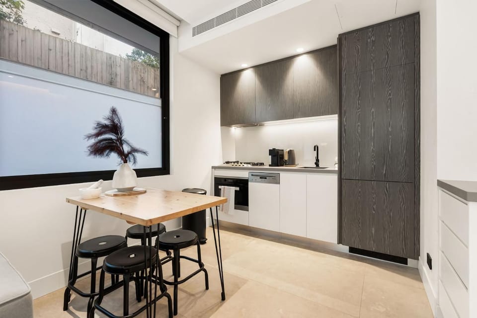 Modern 1BR Abode w Courtyard Steps to the Beach Apartment in Sydney