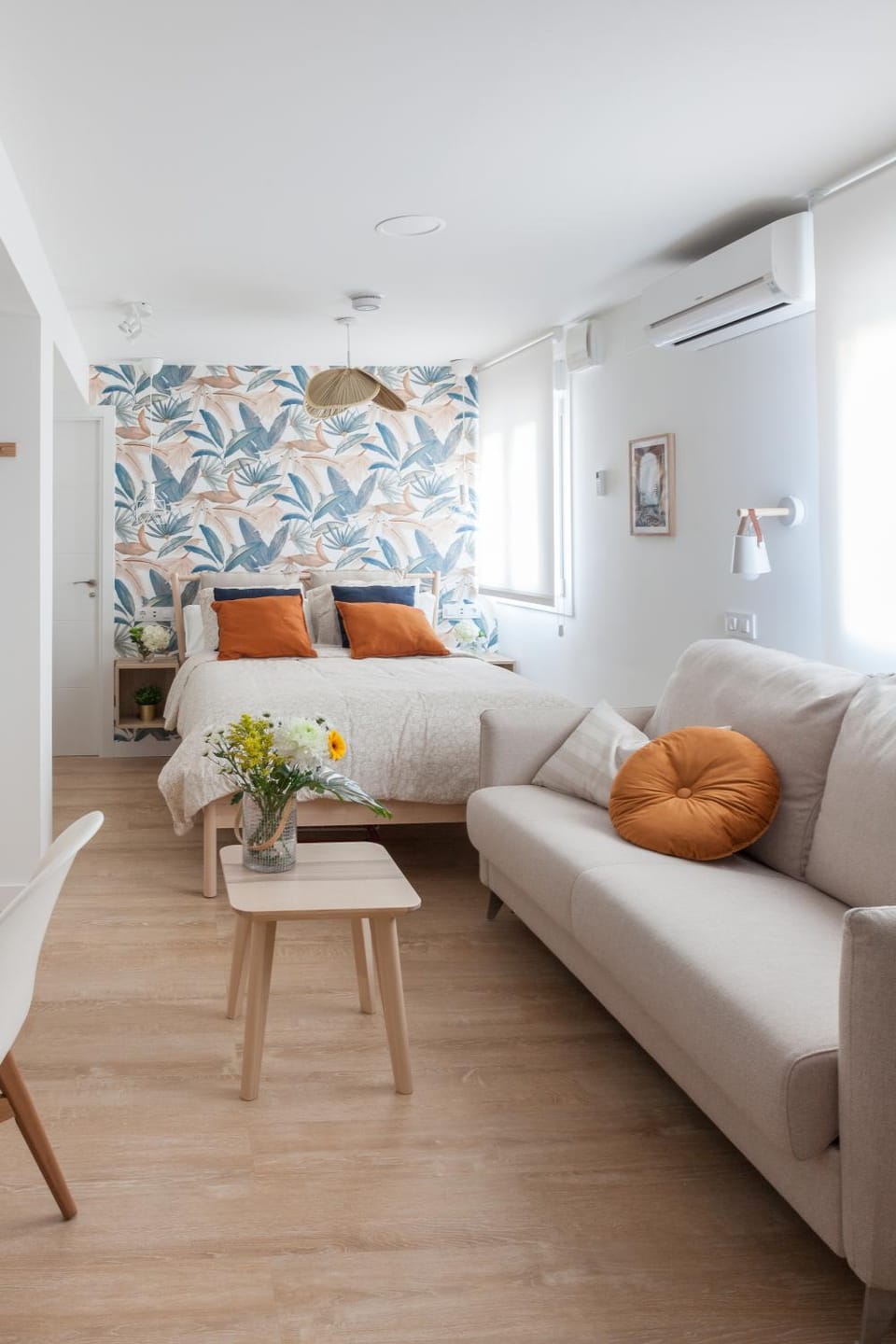 Bed, Photo of the whole room, air conditioner