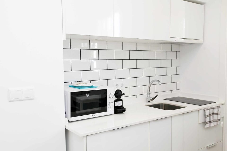 Kitchen or kitchenette, minibar