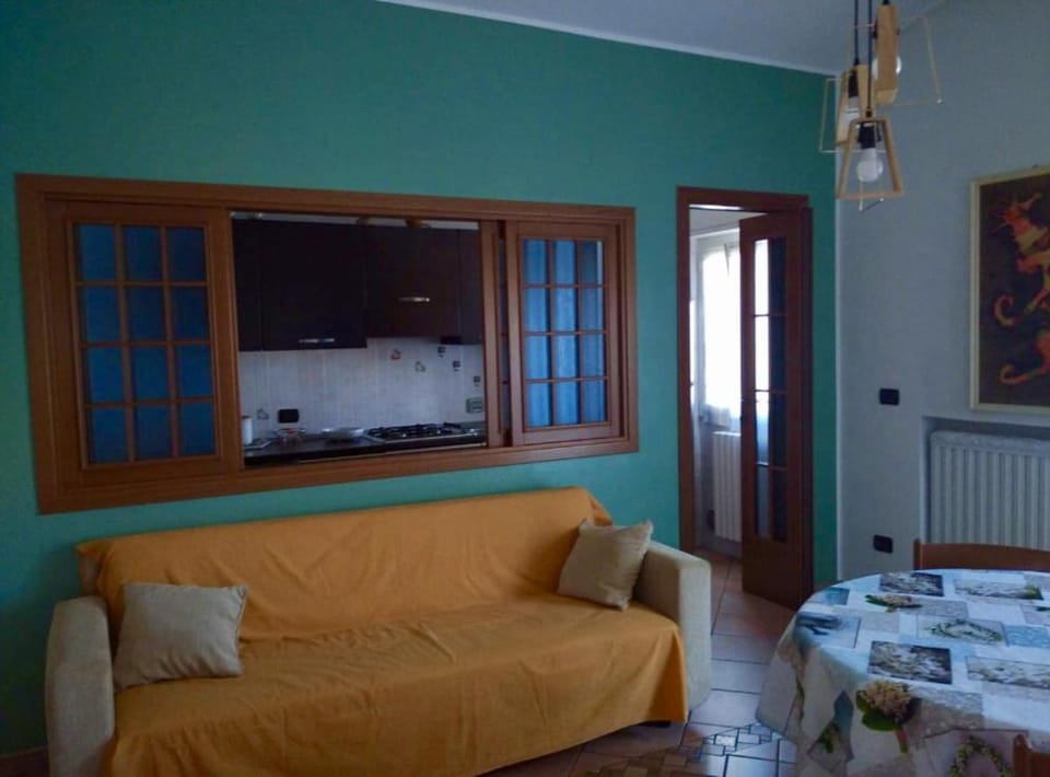 Dining area, kitchen
