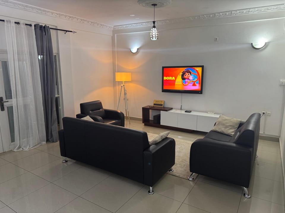 Communal lounge/ TV room, TV and multimedia, Living room, Seating area, Evening entertainment