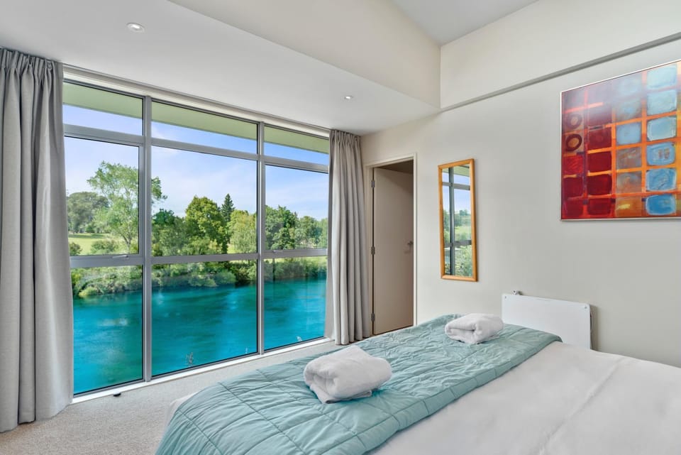 Bedroom, River view, River view