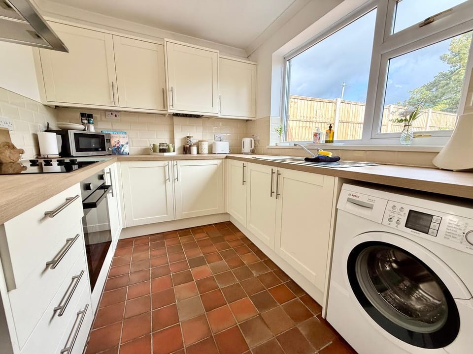 Traditional cosy PET FRIENDLY cottage by the canal with Cymru Holidays House in Wales