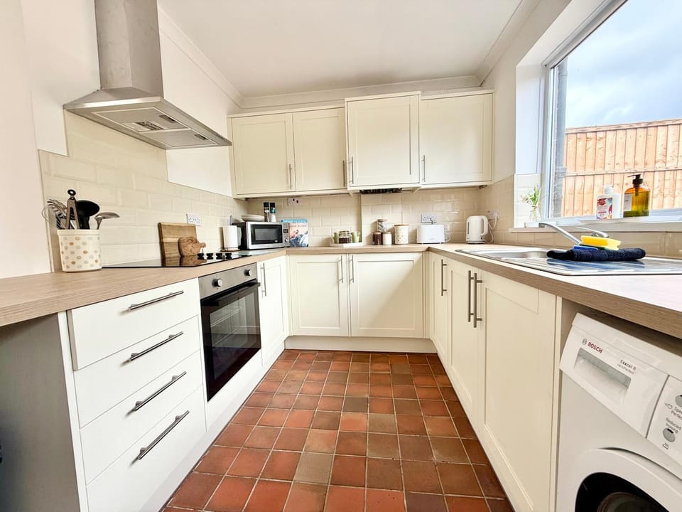 Traditional cosy PET FRIENDLY cottage by the canal with Cymru Holidays House in Wales