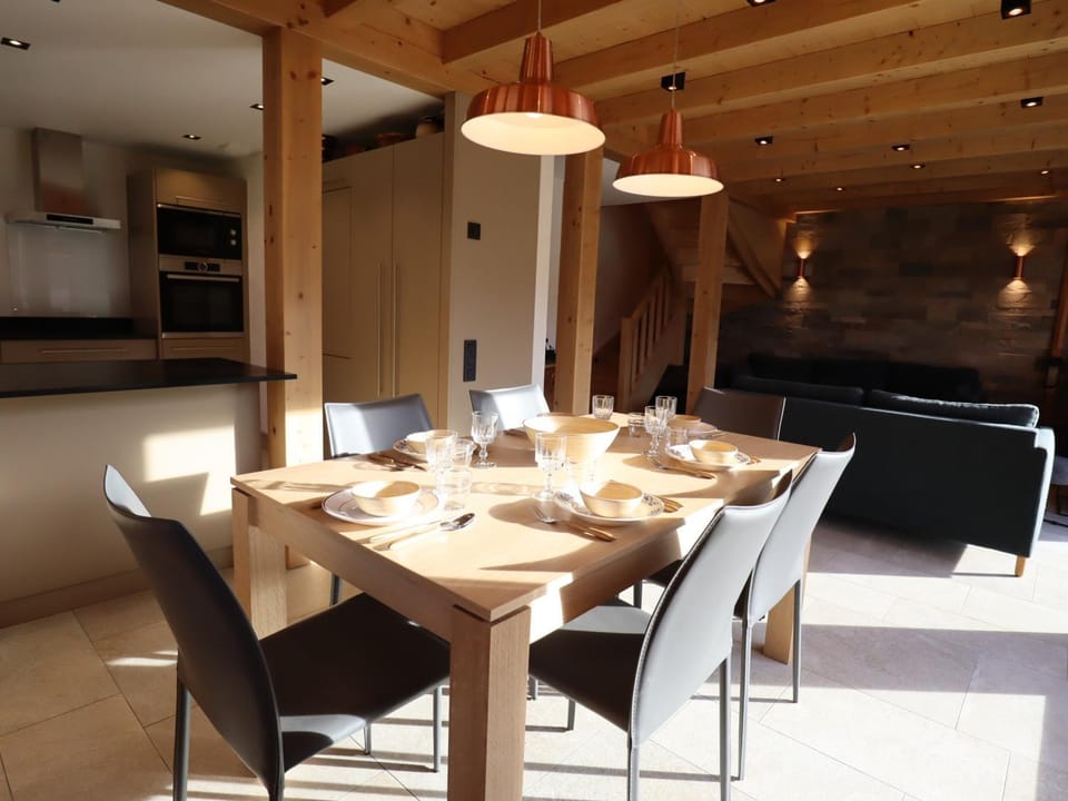 Chalet Neuf Exposé Plein Sud à 600m des Pistes avec Terrasse et Parking - FR-1-623-299 Chalet in Les Gets