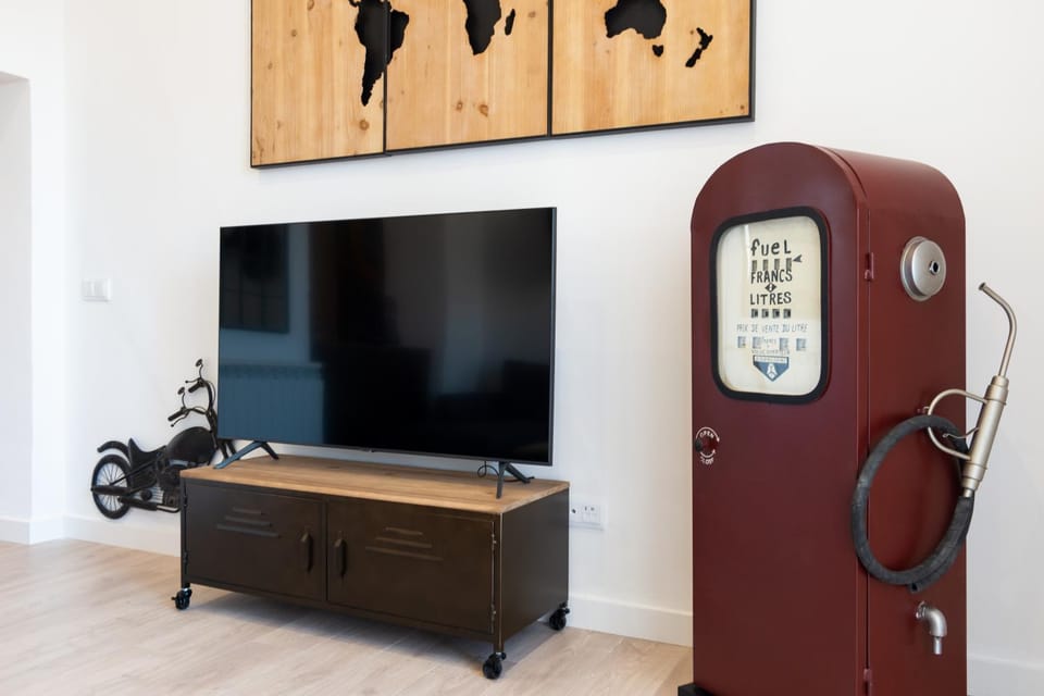 Communal lounge/ TV room, TV and multimedia