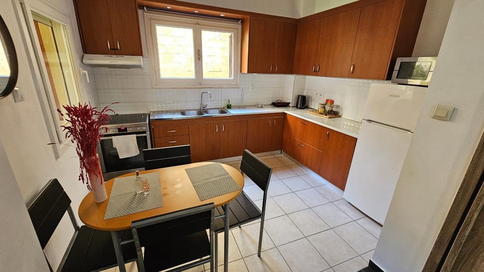 Coffee/tea facilities, Kitchen or kitchenette, Dining area, minibar, pet friendly, stove, toaster, kitchen