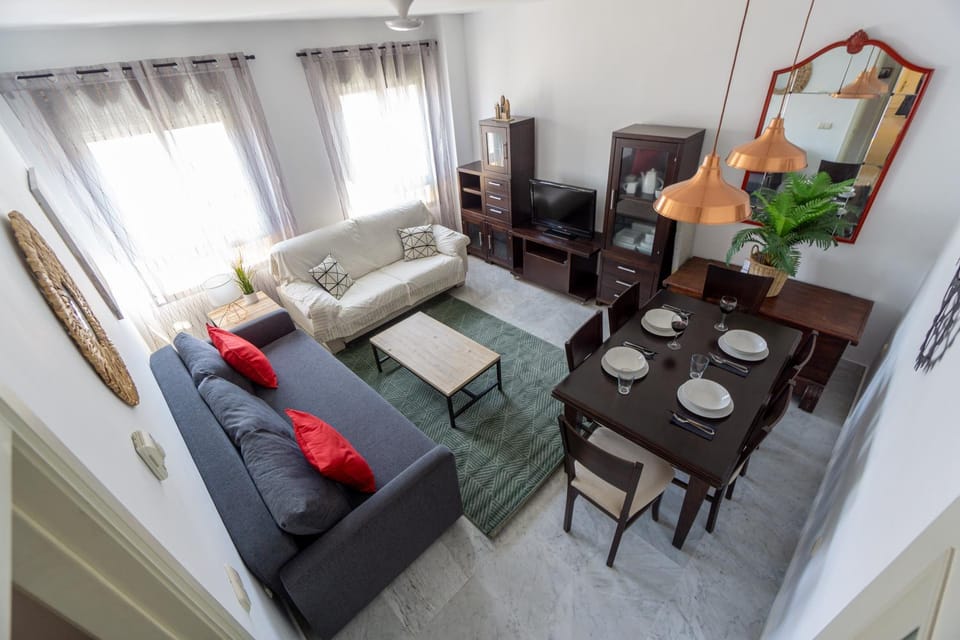TV and multimedia, Living room, Photo of the whole room, Seating area, Dining area