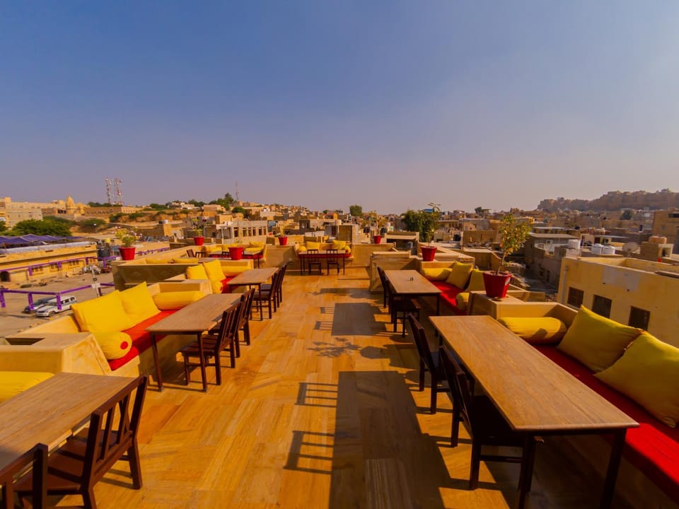 Restaurant/places to eat, Restaurant/places to eat, Balcony/Terrace