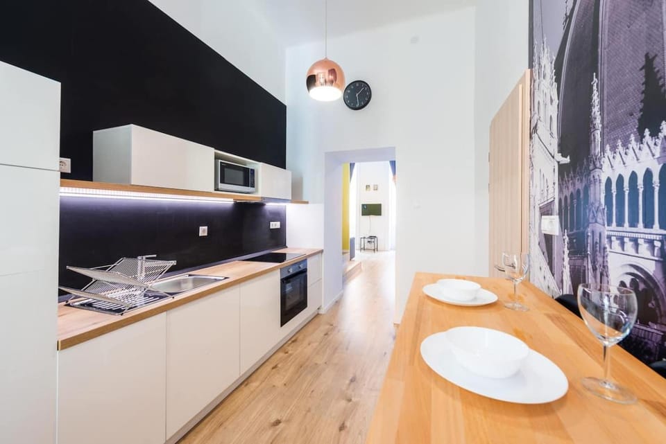 Dining area, kitchen