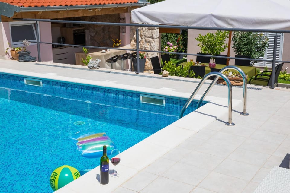 Day, Pool view, Swimming pool, sunbed